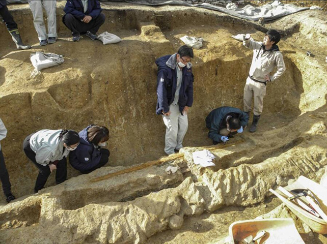 Em janeiro de 2023, arqueólogos no Japão acharam uma espada de ferro de 1.600 anos. 