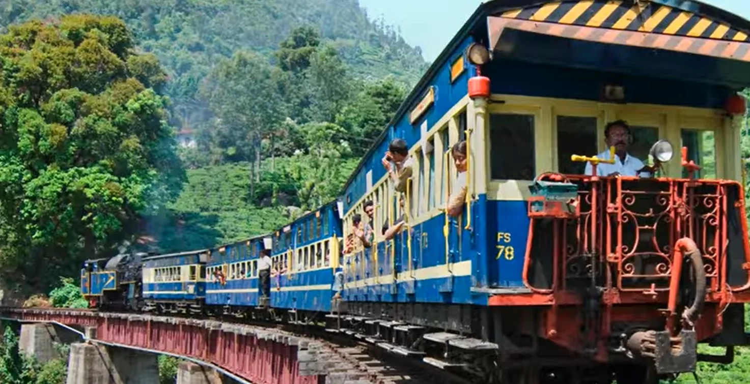 Com 46 km de distância, o trajeto dura cinco horas de trem, já de carro poderia levar cerca de 30 minutos.