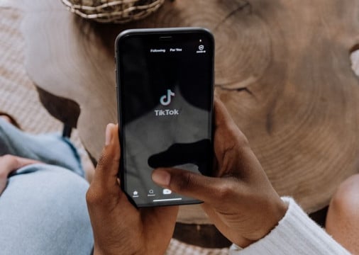 Os pais na União Europeia poderá controlar o tempo que seus filhos adolescentes passam no TikTok, graças a uma nova funcionalidade da plataforma