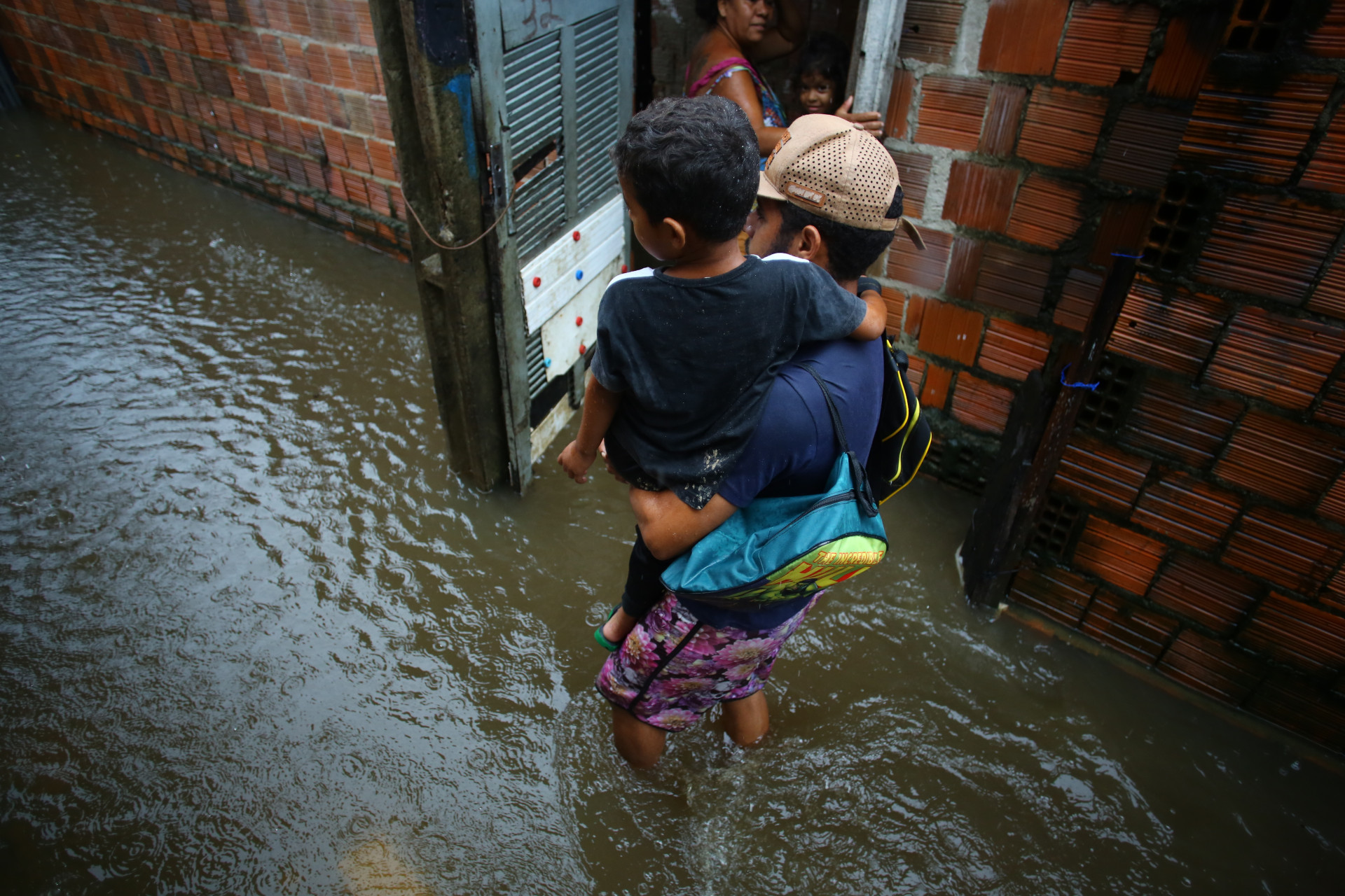 CAUCAIA-CE, BRASIL, 11.03.2025: Chuvas causam alagamentos em Caucaia. rua das Princesas.  (foto: Fabio Lima/ OPOVO)