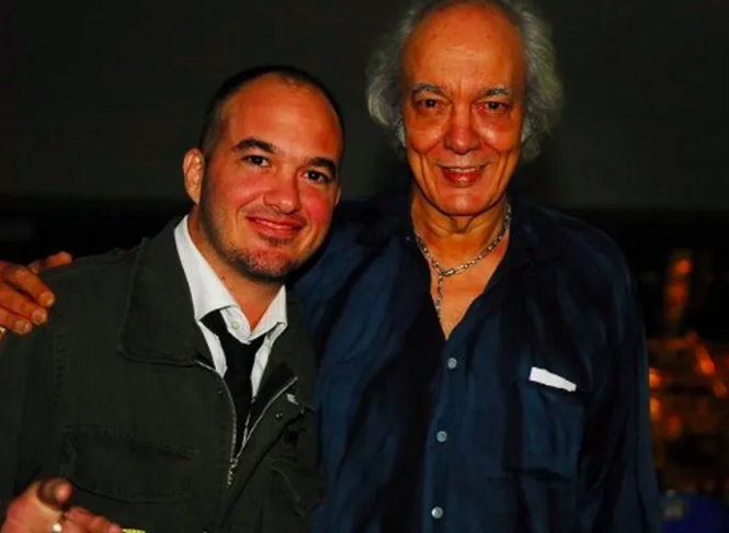 Um deles, Alexandre Esteves, morreu vítima de um acidente de moto na Orla da Barra da Tijuca, no Rio de Janeiro, em 2014.