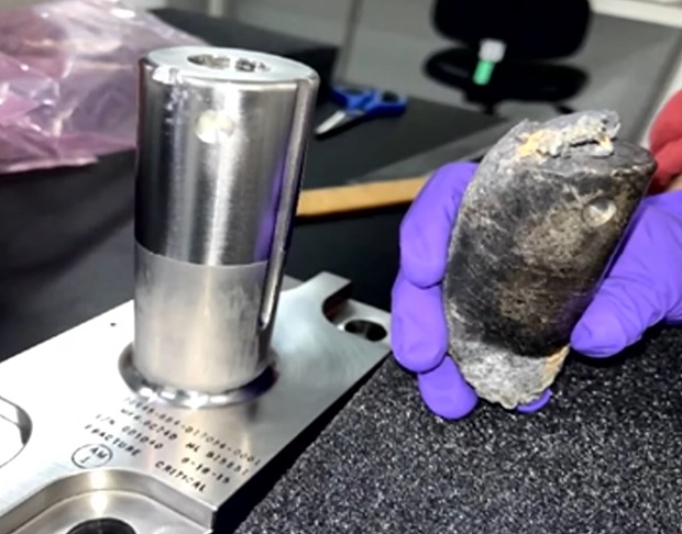 Além do episódio no Quênia, outros casos recentes já causaram preocupação. Em 2024, a NASA foi processada por uma família americana que viu detritos de um palete de baterias usadas da Estação Espacial Internacional caírem em sua casa na Flórida. 