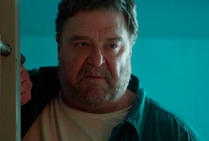 As gravações de um dos próximos filmes de Tom Cruise foram paralisadas após o ator John Goodman sofrer uma 