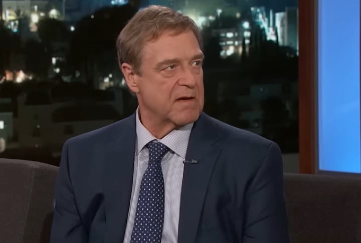 Em janeiro de 2025, o ator perdeu uma de suas casas que ficava em Pacific Palisades, Los Angeles, por conta dos terríveis incêndios que atingiram a região.