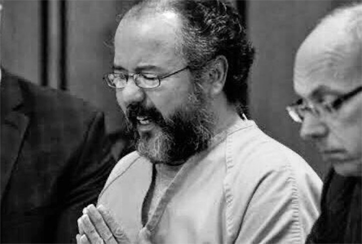 Ariel Castro tinha 52 anos quando as mulheres conseguiram se libertar. Na ocasião, Berry aproveitou a saída do sequestrador para esmurrar a porta da casa. 