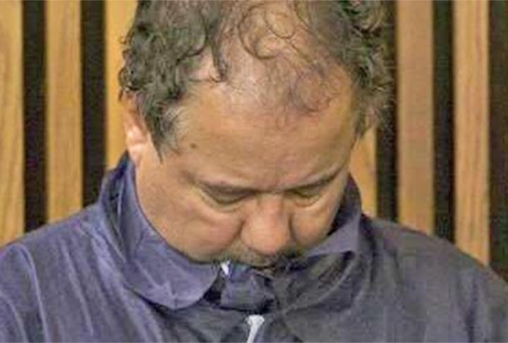 Castro trabalhou como motorista de ônibus de 1991 a 2012, quando foi demitido por mau comportamento. Na época em que as mulheres conseguiram fugir, ele enfrentava problemas financeiros e a casa estava perto de ser hipotecada. 