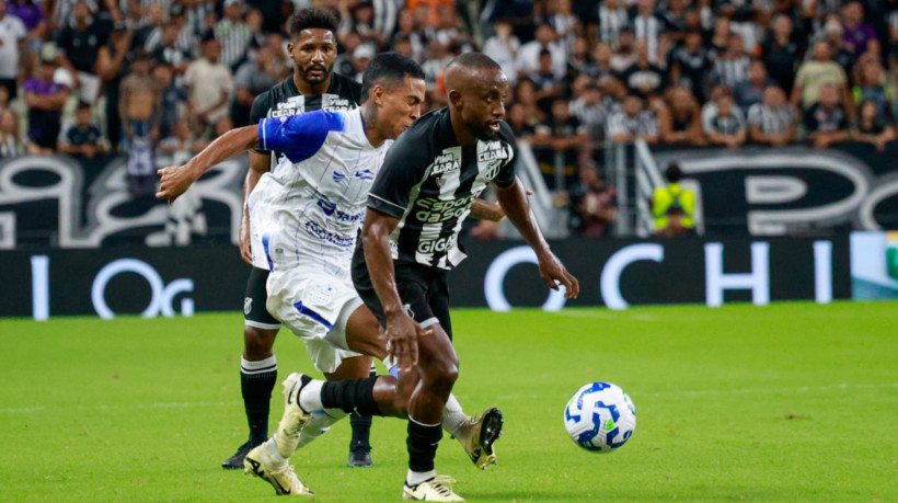 Dieguinho, jogador do Ceará, durante jogo contra o Confiança