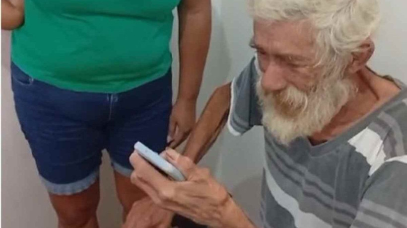 Homem, de 75 anos, reencontra sua família após 50 anos