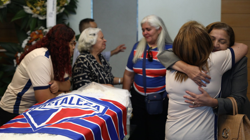 Velório do narrador Júlio Salles ocorreu na manhã desta quarta-feira, 12