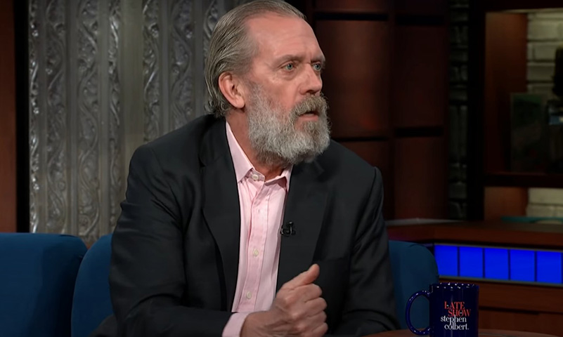 Hugh Laurie - O ator britânico, famoso por Dr House, foi criado em família presbiteriana, mas, quando adulto, declarou-se ateu. 