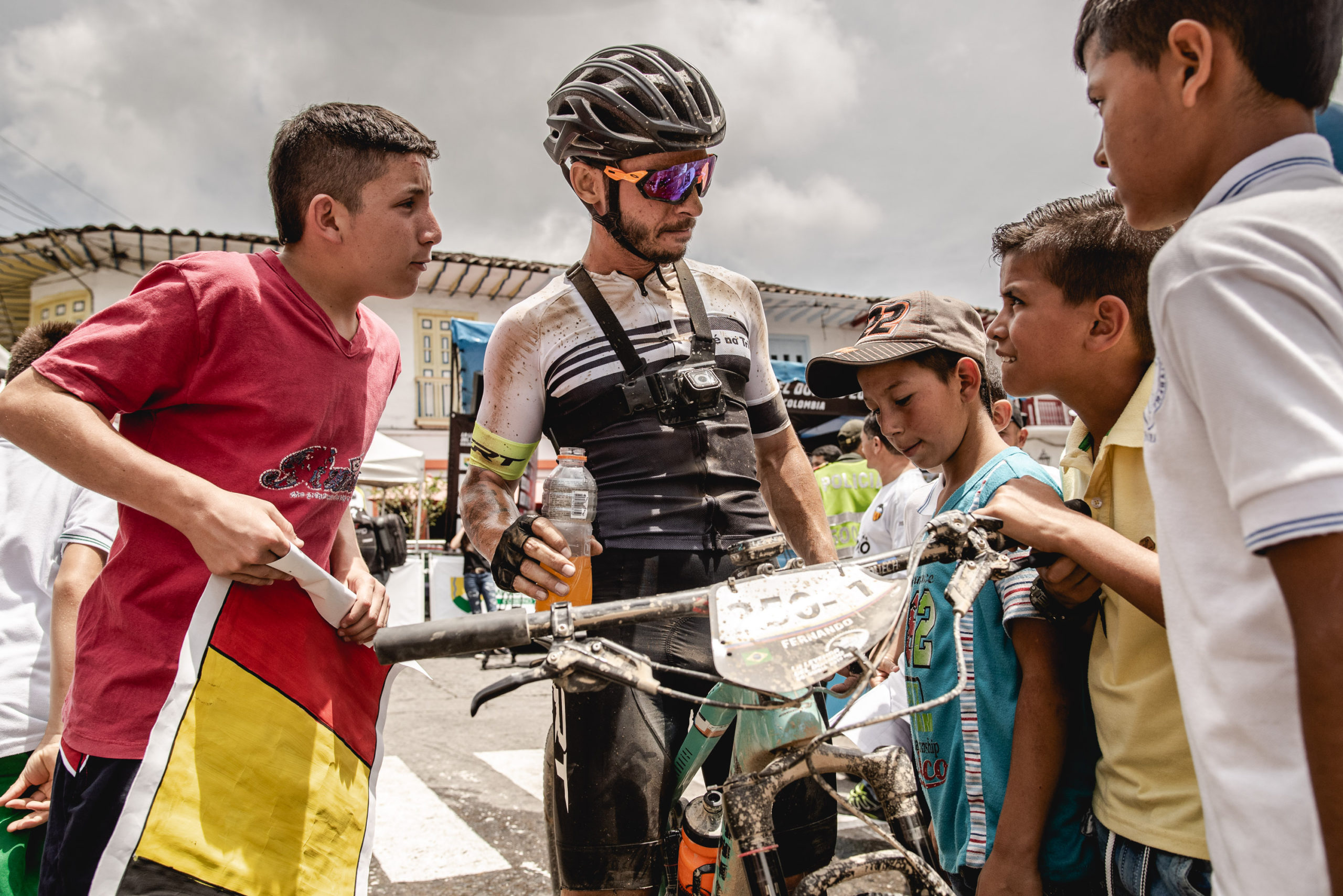 O Café na Trilha está presente nas principais plataformas de mídia social, onde Fernando compartilha sua vida sobre duas rodas. O canal oferece coberturas de corridas, dicas de nutrição e treinamento, destaca lançamentos importantes do setor e esclarece dúvidas do público.  
