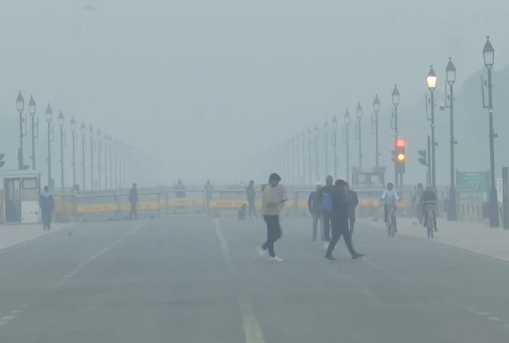 Em novembro de 2023, a cidade enfrentou uma crise de poluição tão grave que voos foram cancelados e o governo precisou declarar emergência médica.