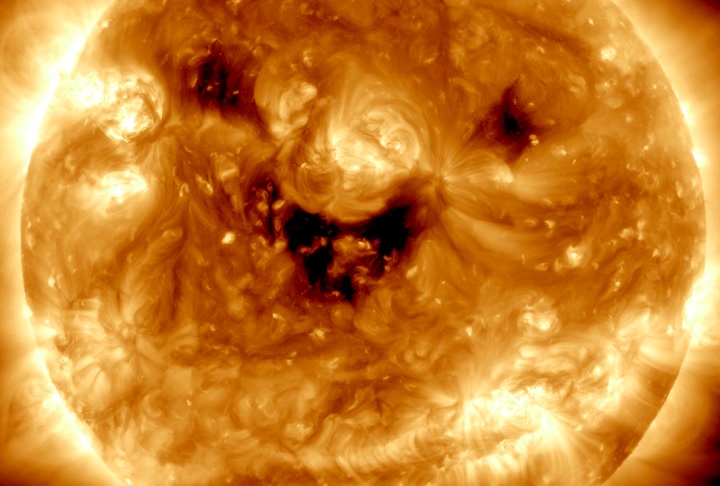 Alerta ligado! Previsões de especialistas dão conta de que 2025 será um ano com um grande número de tempestades solares extremas.