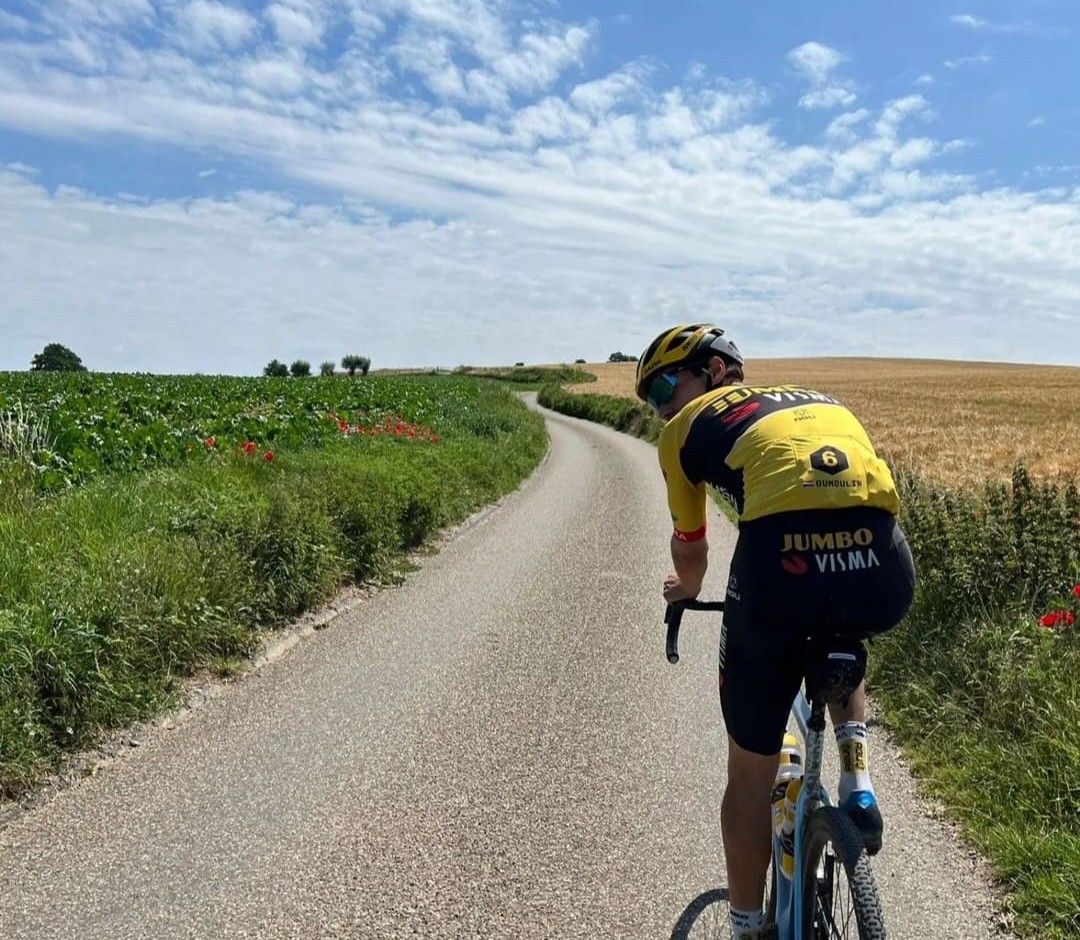 O ciclista holandês Tom Dumoulin abandonou a concentração antes de uma prova, em janeiro de 2021, para esfriar a cabeça. Ele foi medalhista de prata na prova do contrarrelógio do ciclismo de estrada nos Jogos Olímpicos de Tóquio. 