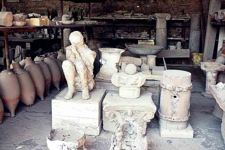 Recentemente, outra descoberta de grande impacto aconteceu no sítio de Pompeia. Após escavações que duraram dois anos, arqueólogos desenterraram um pomposo complexo de termas particulares que apresenta novos dados a respeito da vida dos moradores da cidade.
