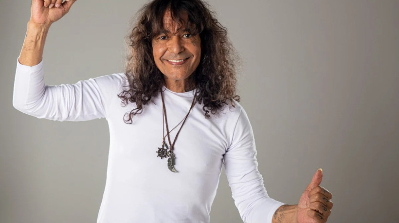 Ícone do Carnaval e axé music, Luiz Caldas faz show intimista no Cineteatro São Luiz este mês