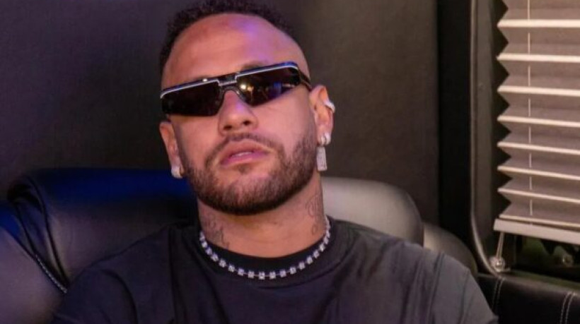 Nos últimos dias, jogador marcou presença na Sapucaí para curtir carnaval e no aniversário da irmã; Ele ficou de fora de partida no Paulistão