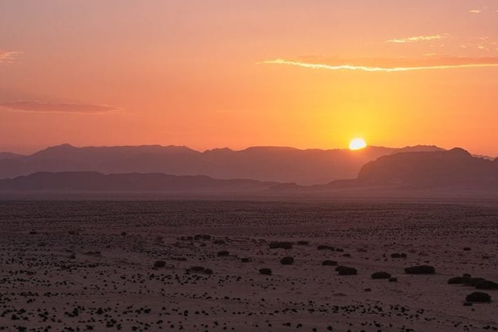 O deserto desempenha um papel importante na geografia do Iraque, separando o país de seus vizinhos ocidentais, como a Síria, a Jordânia e a Arábia Saudita.