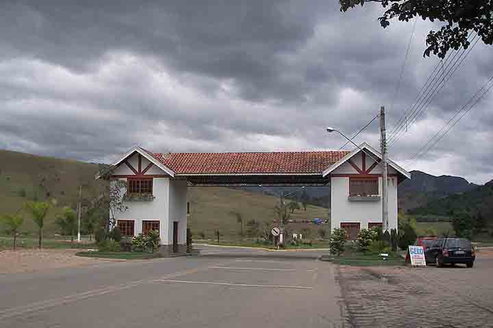 São Bento do Sapucaí é um dos 12 municípios paulistas considerados estâncias climáticas pelo Estado de São Paulo, por cumprirem determinados pré-requisitos definidos por Lei Estadual. Tal status garante a esses municípios uma verba maior por parte do Estado para a promoção do turismo regional. 