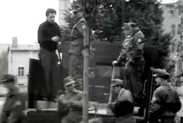 A mobilização de soldados para a construção da barreira fez parte de um plano secreto da Alemanha Oriental, batizado de Operação Rosa. 
