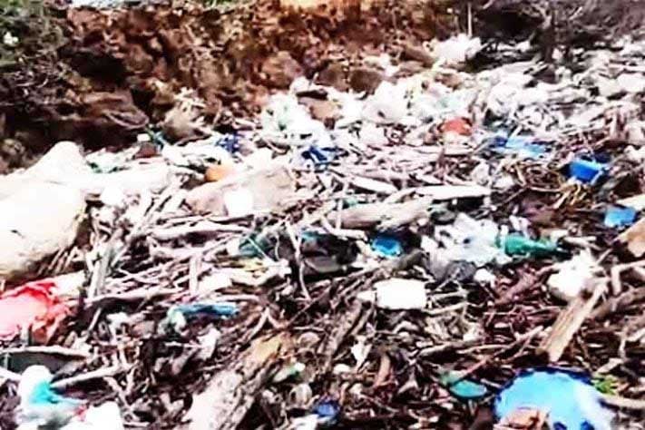 A praia do Segredo, em Natal, no Rio Grande do Norte, tem registrado um acúmulo de lixo em suas areias. 

