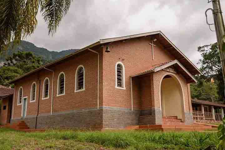 No entanto, as disputas territoriais entre os paulistas e os moradores da Capitania de Minas Gerais marcaram os primeiros anos de ocupação. O tenente José Pereira Alves, destacando-se entre os fazendeiros da região, foi o fundador da cidade.