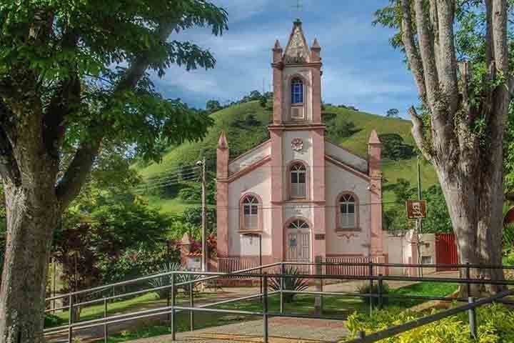 O turismo cultural, gastronômico e histórico também são procurados graças ao fato de o município preservar sua arquitetura e cultura (quilombola e caipira) em museus, igrejas e bairros. Locais marcados pelos costumes rurais do século XX, além de sua culinária típica do interior paulista.