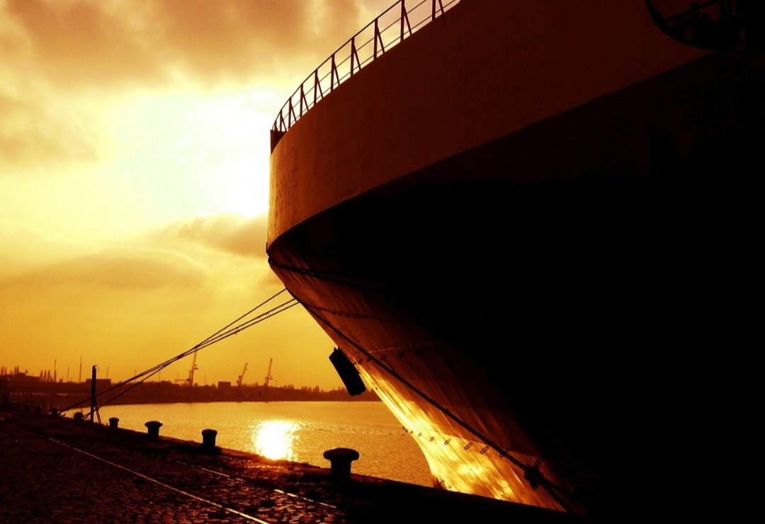 O Brasil mantém comércio muito ativo com países asiáticos, o que gera tráfego marítimo intenso na rota entre os países. 
