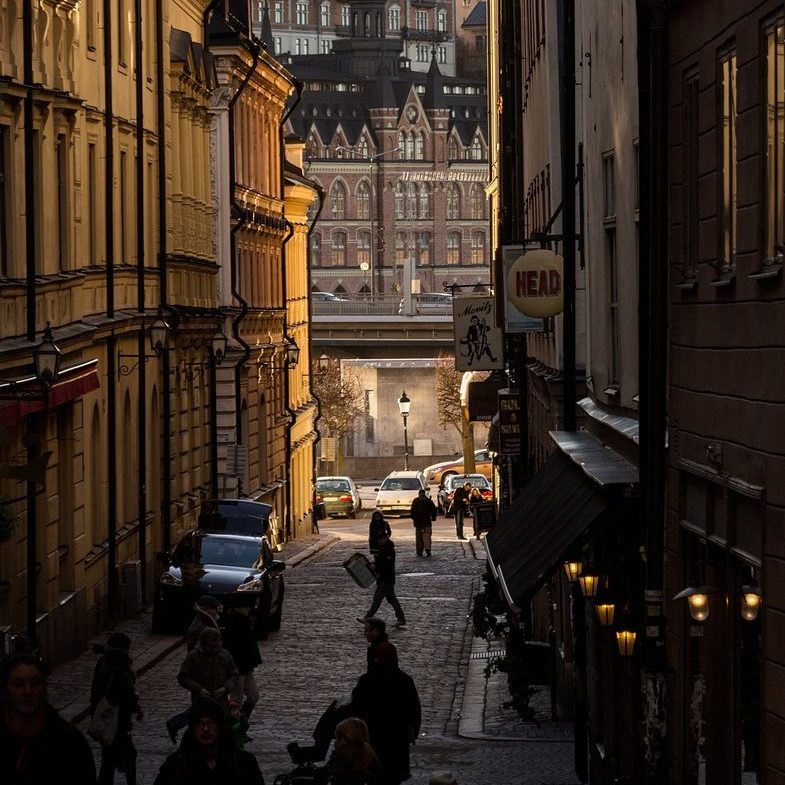 Seu centro histórico é um dos bairros mais bem preservados da Europa e abriga construções medievais e renascentistas.