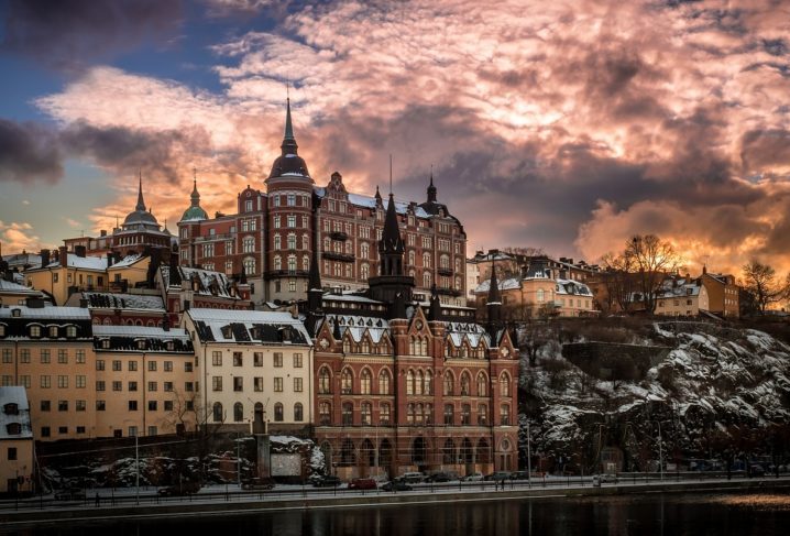 Outra curiosidade ligada a Estocolmo é onde os Prêmios Nobel são entregues todos os anos (com exceção do Prêmio Nobel da Paz, que é entregue em Oslo, Noruega), em cerimônia realizada em 10 de dezembro.