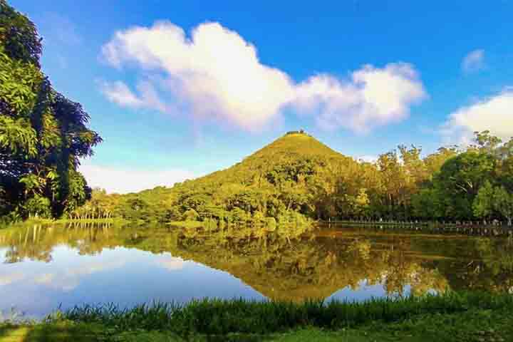 A cidade recebe milhares de turistas de vários pontos do Brasil e também do exterior para conhecer seu Parque das Águas, considerado a maior concentração de águas carbogasosas do planeta. 