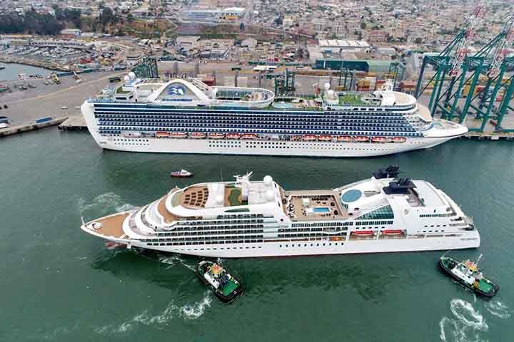 San Antonio, Chile: Localizado na costa central do Chile, San Antonio é um dos portos mais movimentados do país, servindo como ponto de escala para cruzeiros que exploram a região central chilena.