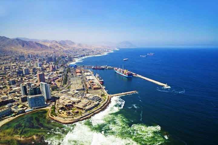 Antofagasta, Chile: Situada no norte do Chile, Antofagasta é um porto que recebe cruzeiros que exploram o deserto de Atacama e a costa do Pacífico.
