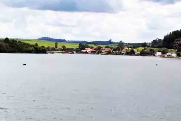 Vale a visita ao Thermas Antônio Carlos, considerado o primeiro estabelecimento de águas termais do Brasil. Ele, portanto, fica localizado em um belo edifício neoclássico de 1931, que oferece saunas, duchas e tratamentos medicinais.

