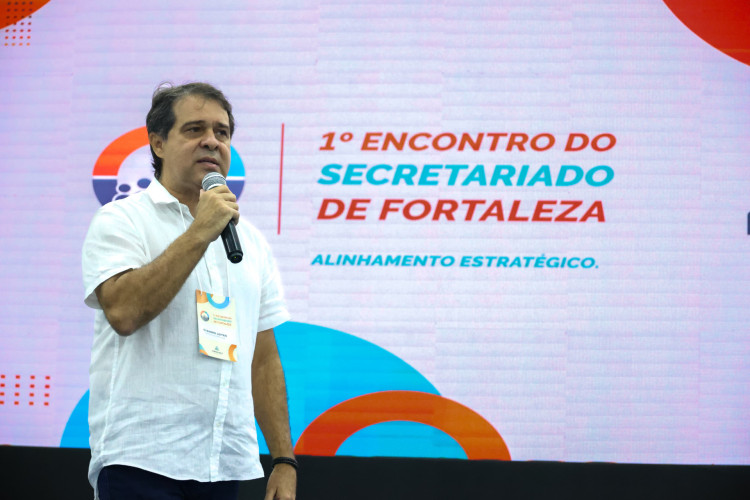 Evandro Leitão durante reunião com secretariado(Foto: Marcos Moura/Prefeitura de Fortaleza)