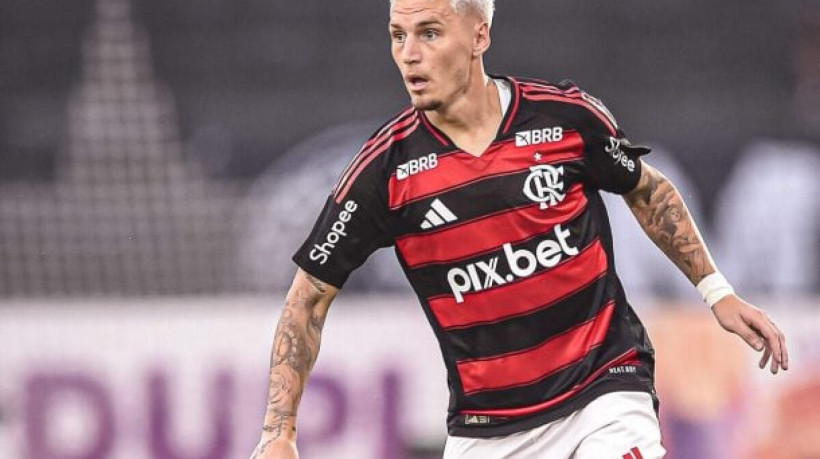 Após o acerto com o volante chileno Pulgar, diretoria do clube quer estender vínculo com o uruguaio, vem atuando no lado esquerdo