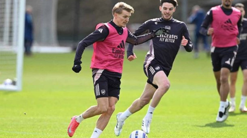 Clássico londrino deste domingo (16) coloca equipes do G4 do Campeonato Inglês frente a frente no Emirates Stadium