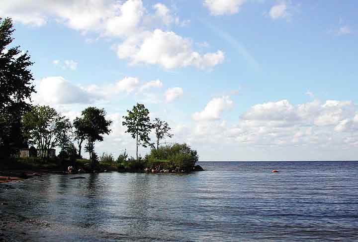 Peipus é um grande lago de água doce na divisa entre Estônia e Rússia, no norte da Europa. Consiste em três partes: Peipsi, Lämmi e Pihkva.