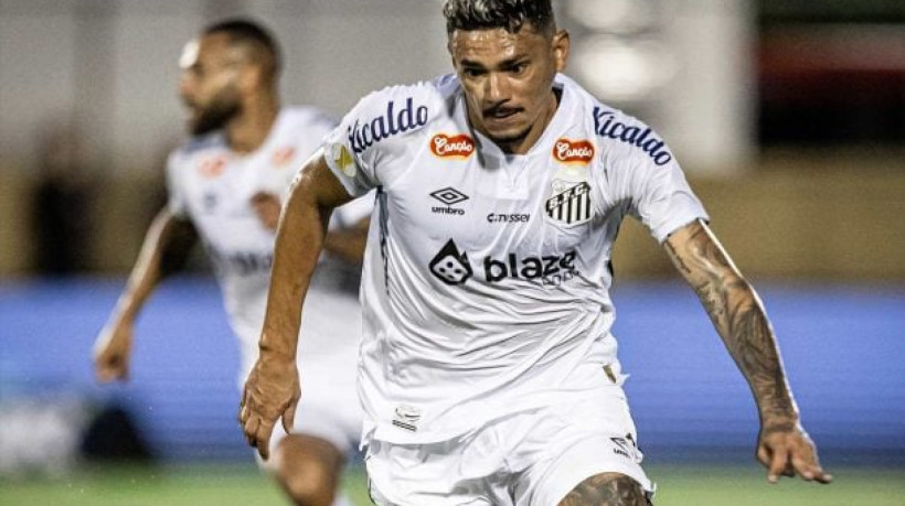 Tiquinho Soares é o destaque da partida, com dois gols; Peixe volta a campo apenas no dia de 30 contra o Vasco, pelo Brasileirão