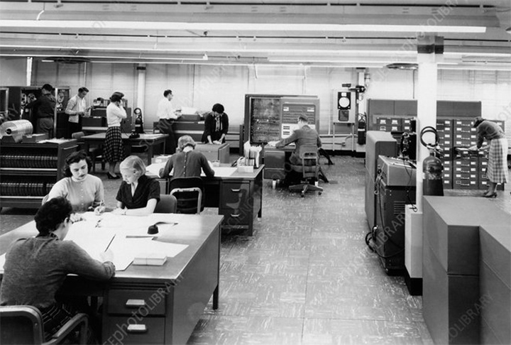 COMPUTADOR HUMANO - Desde o fim do século XX, o termo computador humano, por mais estranho que pareça, tem sido aplicado a indivíduos com prodigiosa capacidade para cálculos. Antes, o termo não existia, mas os profissionais contratados para a função, sim. 