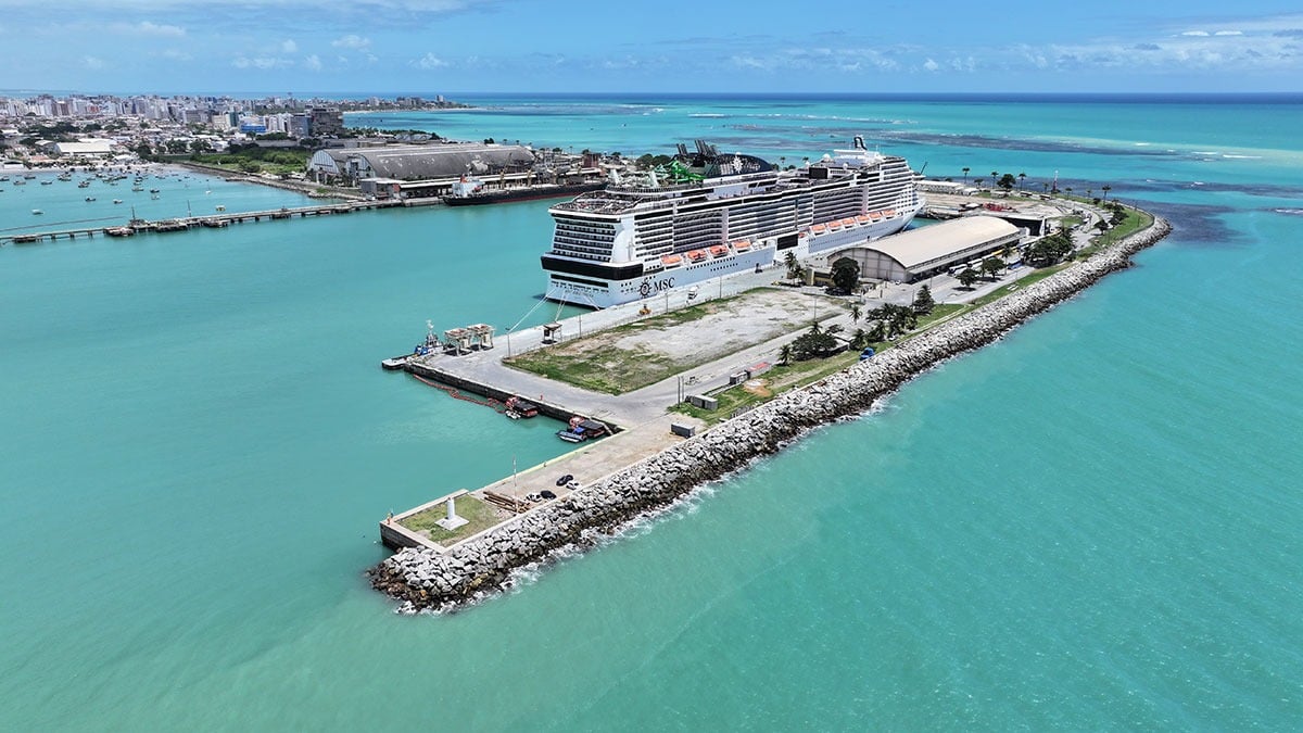 Maceió - Com suas praias de águas cristalinas, Maceió atrai cruzeiros que buscam destinos paradisíacos no nordeste brasileiro. - Divulgação/portodemaceio.com.br
