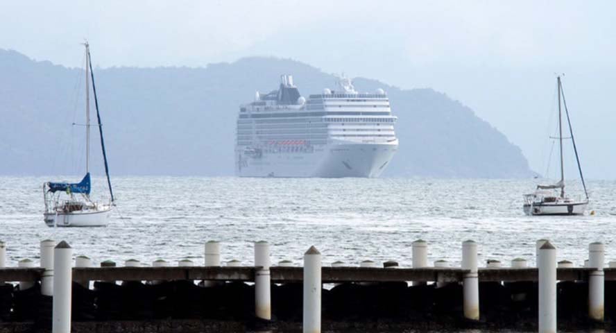 Ubatuba, SP - Localizada no litoral norte de São Paulo, é conhecida por suas 102 praias paradisíacas. O porto da cidade recebe escalas de grandes navios de cruzeiro. A cidade investe em infraestrutura para incrementar esse tipo de turismo.  - Divulgação/Prefeitura M. de Ubatuba