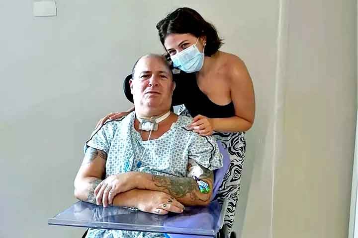 Na época, Isabella chegou a fazer uma postagem segurando a mão do músico no hospital, emocionando os fãs e todos que torcem pela sua recuperação.