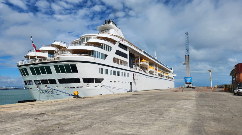 A chegada dos cruzeiros movimenta a econ&ocirc;mia local, aquecendo turismo e o com&eacute;rcio. 