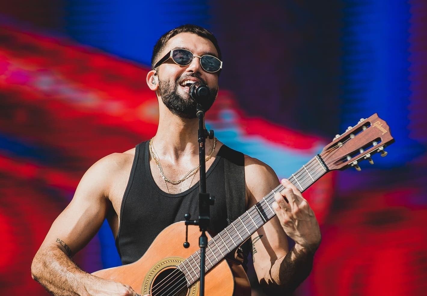 O show de 2019 do cantor capixaba de indie foi cancelado devido às fortes chuvas e ele se apresentou em uma festa de casa noturna pós-Lolla voltada para fãs que estiveram no festival. 
