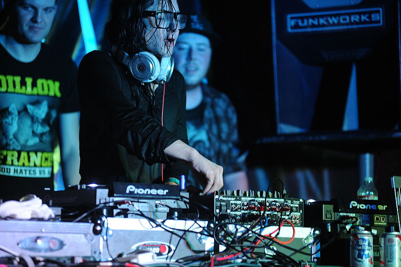 Skrillex - O DJ fez shows solos nas edições de 2015 e 2023, além de apresentação ao lado de Diplo, na dupla Jack Ü, em 2016. 
