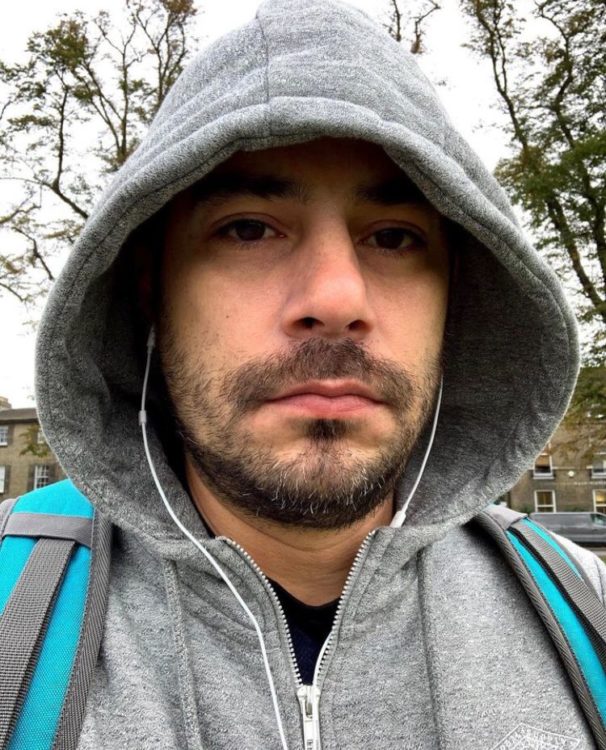 De acordo com o jornalista, sua alimentação é baseada em sopas com alimentos bem cozidos, complementada por suplementos.