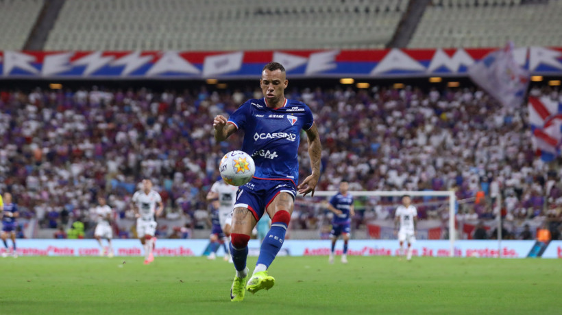 Atacante Breno Lopes no jogo Fortaleza x Vitória, no Castelão, pela Copa do Nordeste 2025