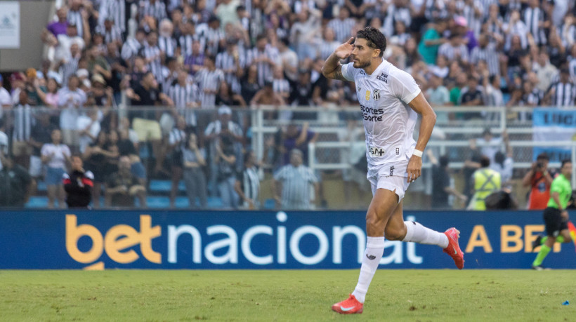 Pedro Raul vive ótima fase com a camisa alvinegra