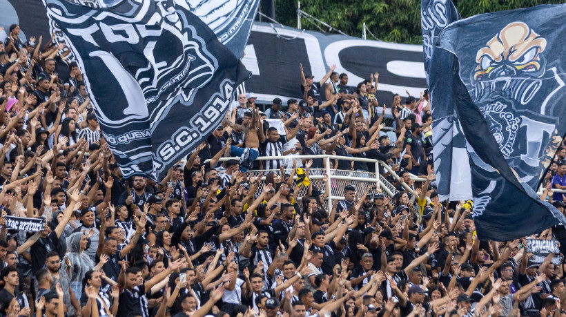Torcida do Ceará no jogo Ceará x Maracanã, no PV, pelo Campeonato Cearense 2025